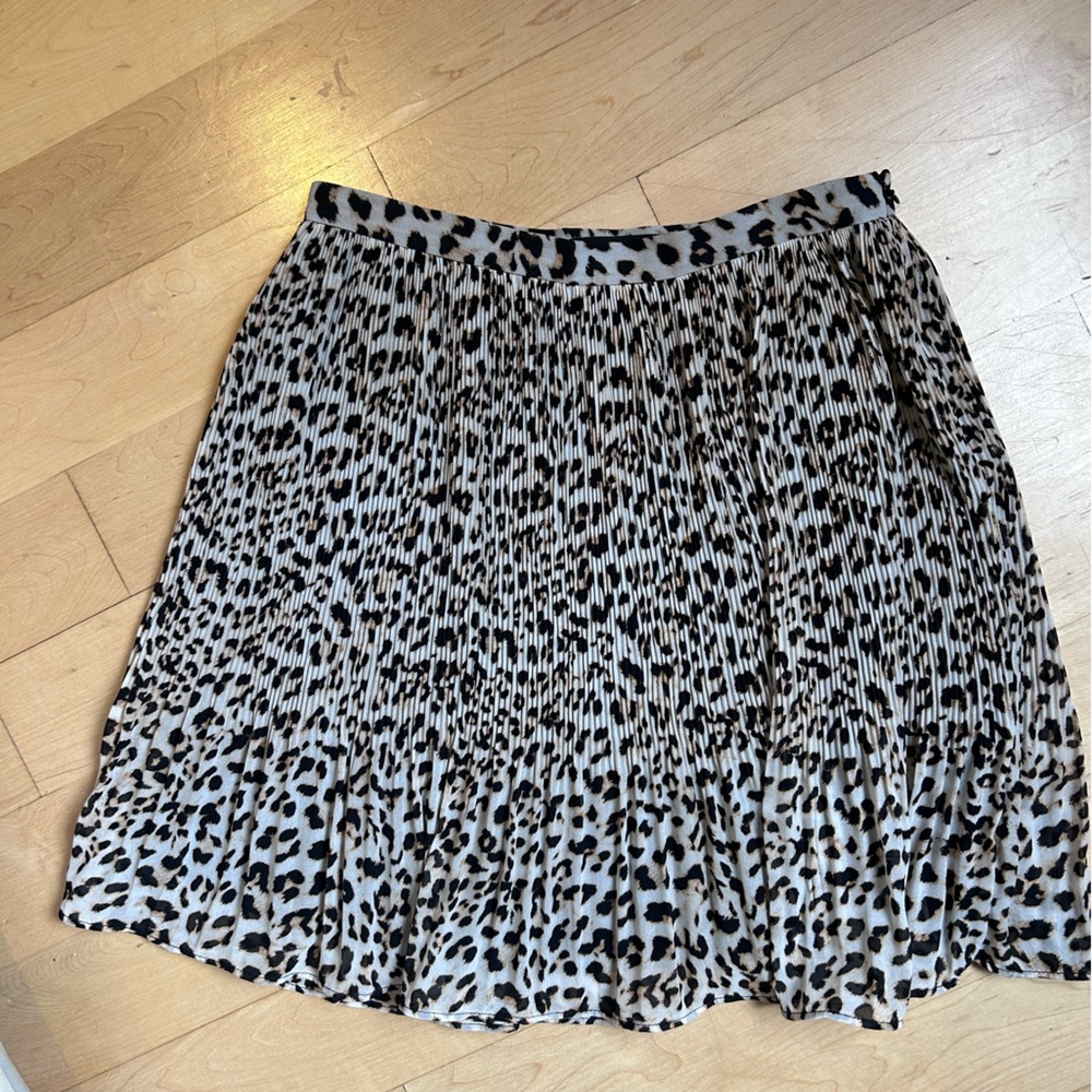 Banana republic pleated leopard skirt